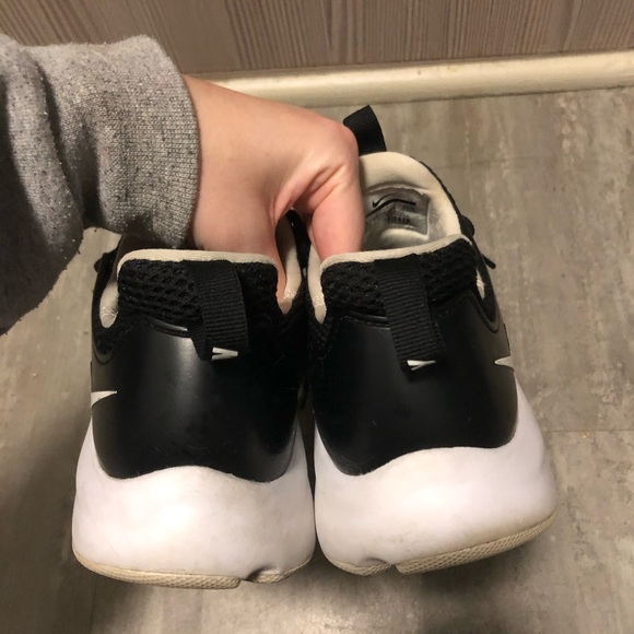 NIKE athletic shoes - Picture 9 of 10